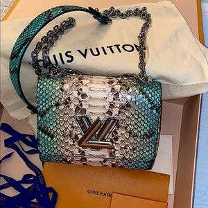 Louis Vuitton twist PM blue/rose🌟super exclusive!